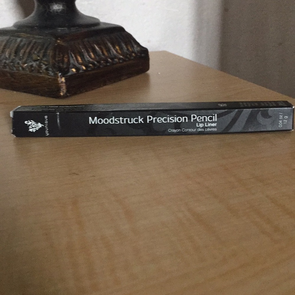 Younique Moodstruck precision pencil lip liner